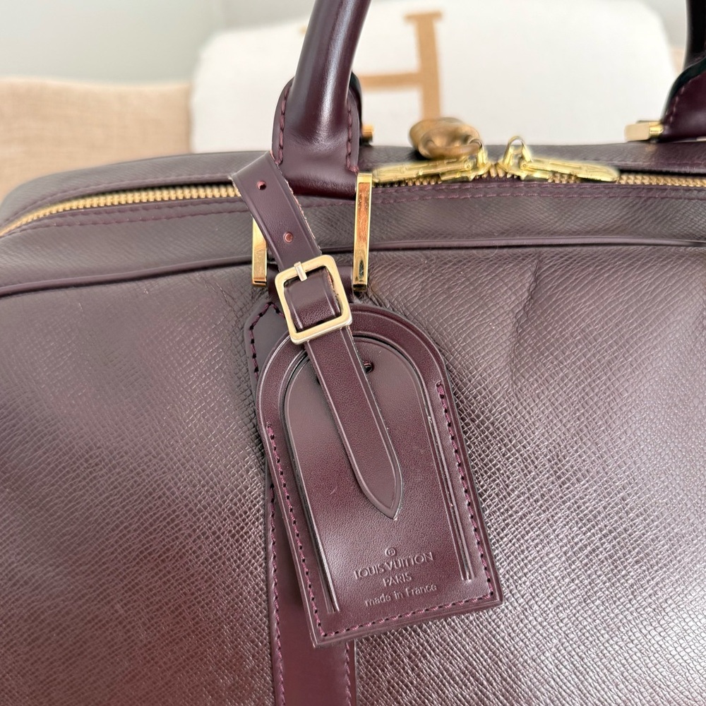 Authentic LOUIS VUITTON Taiga Kendall PM burgundy leather unisex travel bag - Picture 5 of 16